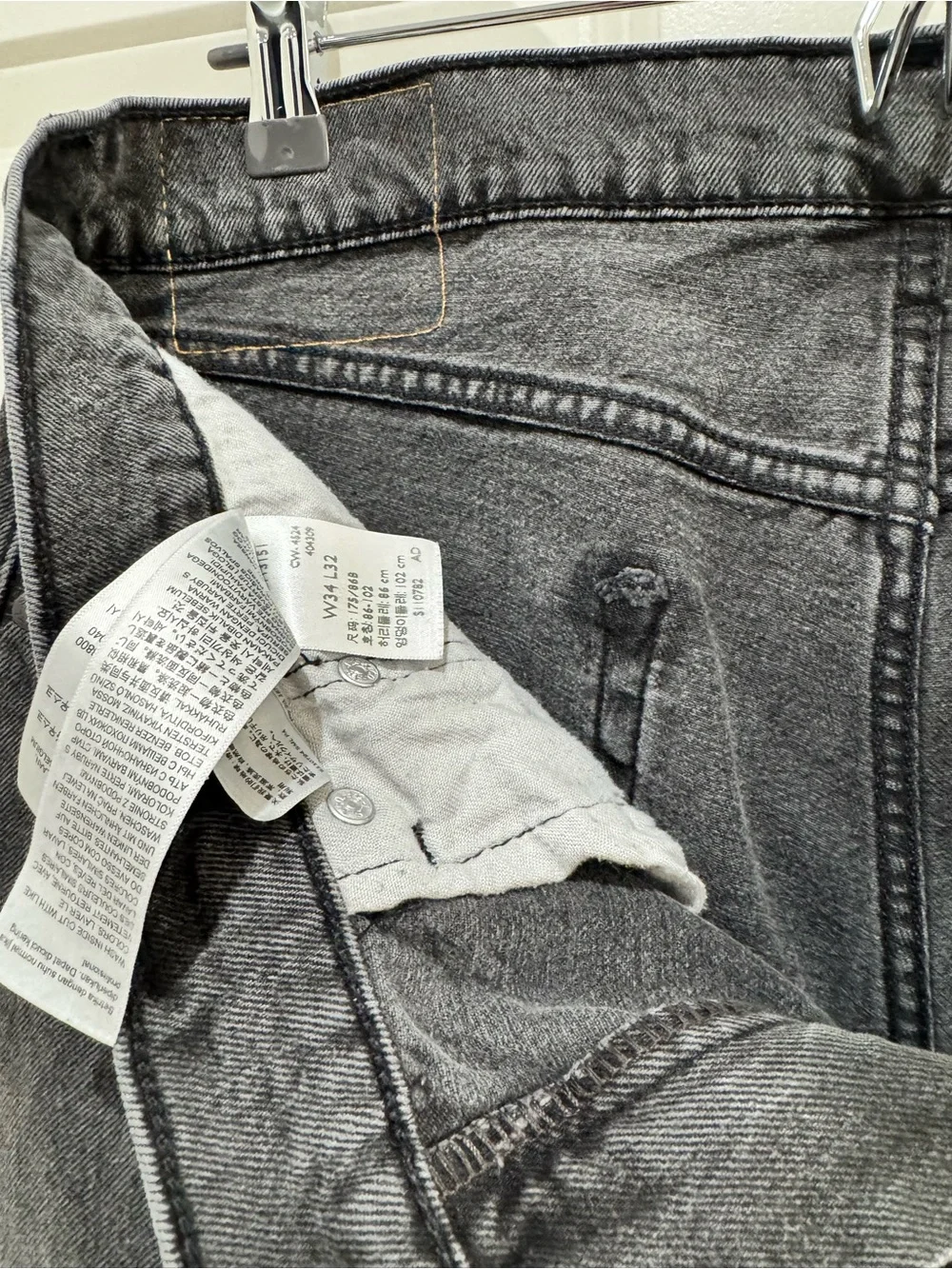Levi's 505 Men’s Regular Fit Jean Size 34 x 32 Medium Gray Wash Straight Leg